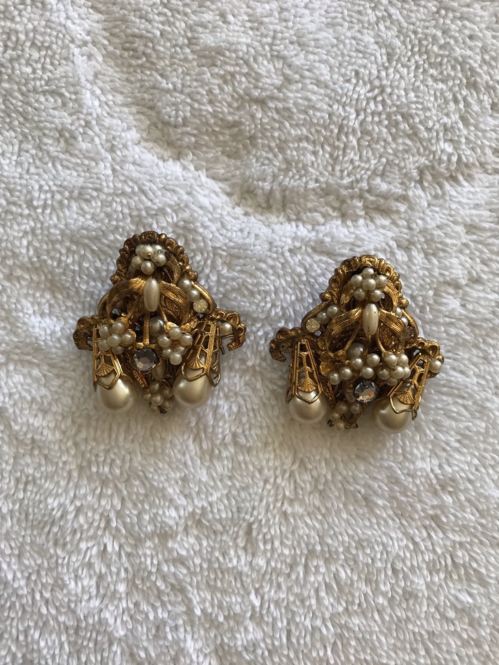 Vintage-Inspired Gold Pearl Cluster Clip-On Earrings